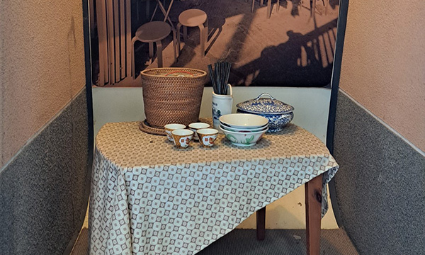 舊日邨外麵檔的茶具亦是展品之一